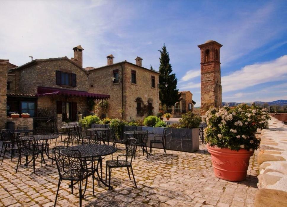 Castello di Albereto Hotel Trarivi Esterno foto