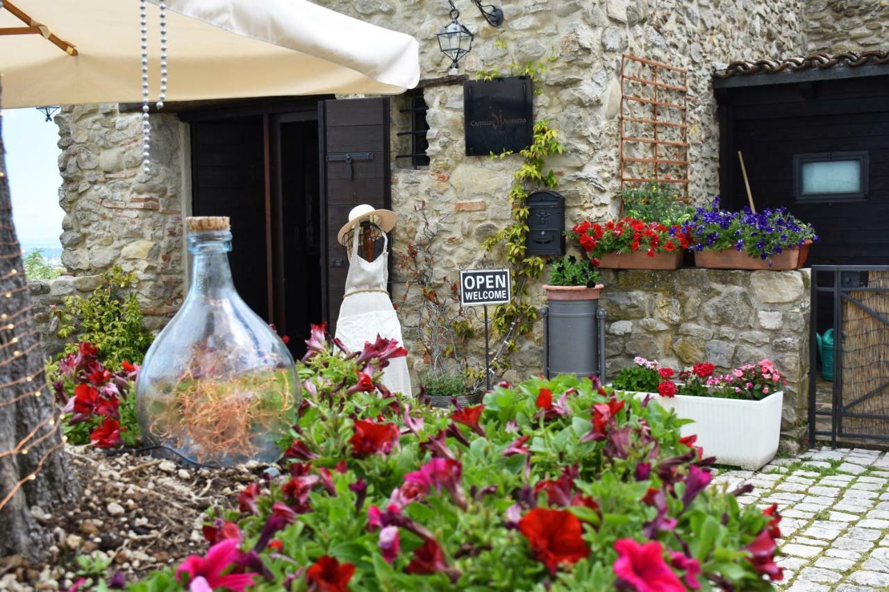 Castello di Albereto Hotel Trarivi Esterno foto